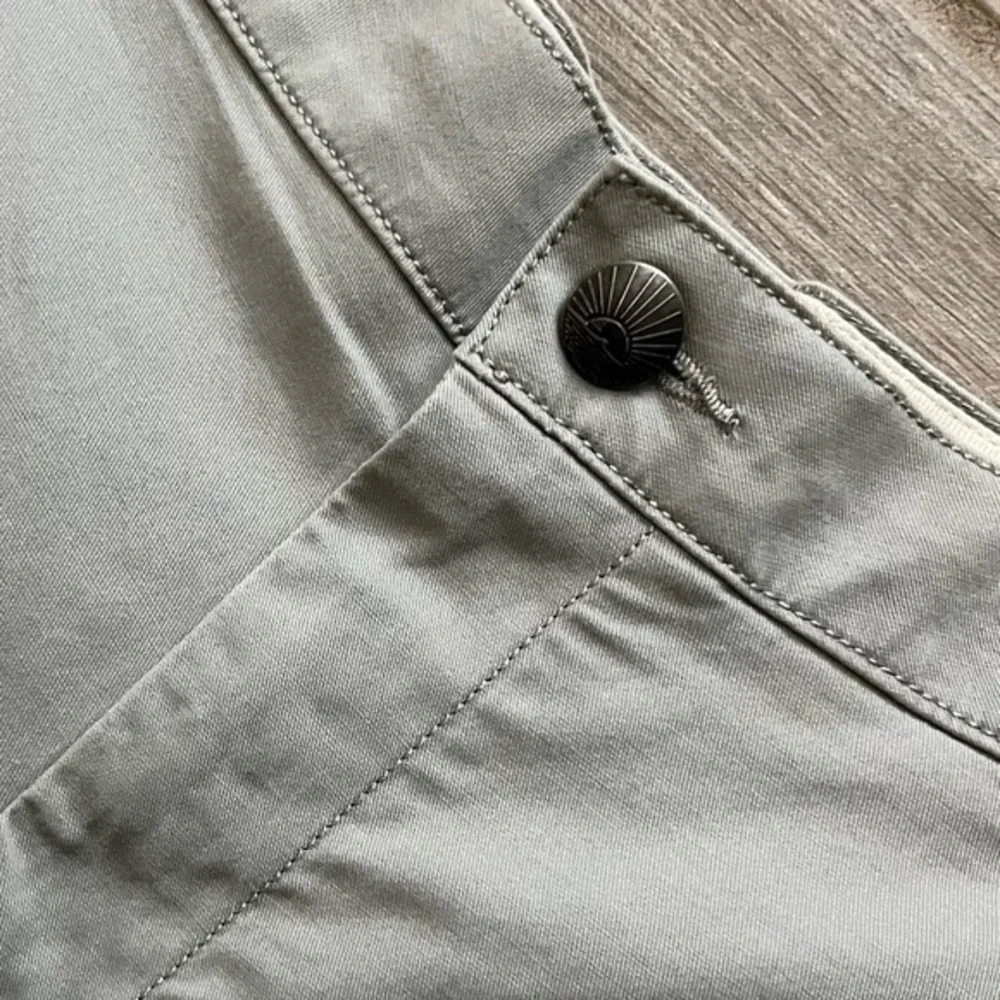 NEW FAHERTY Island Life Shorts 42